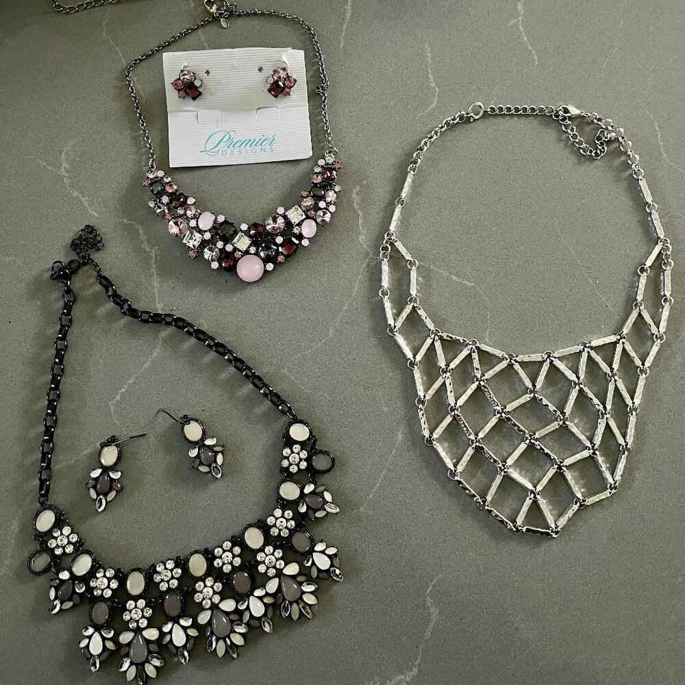 Set of 3 Premier Designs Necklaces & 2 pair of earrings